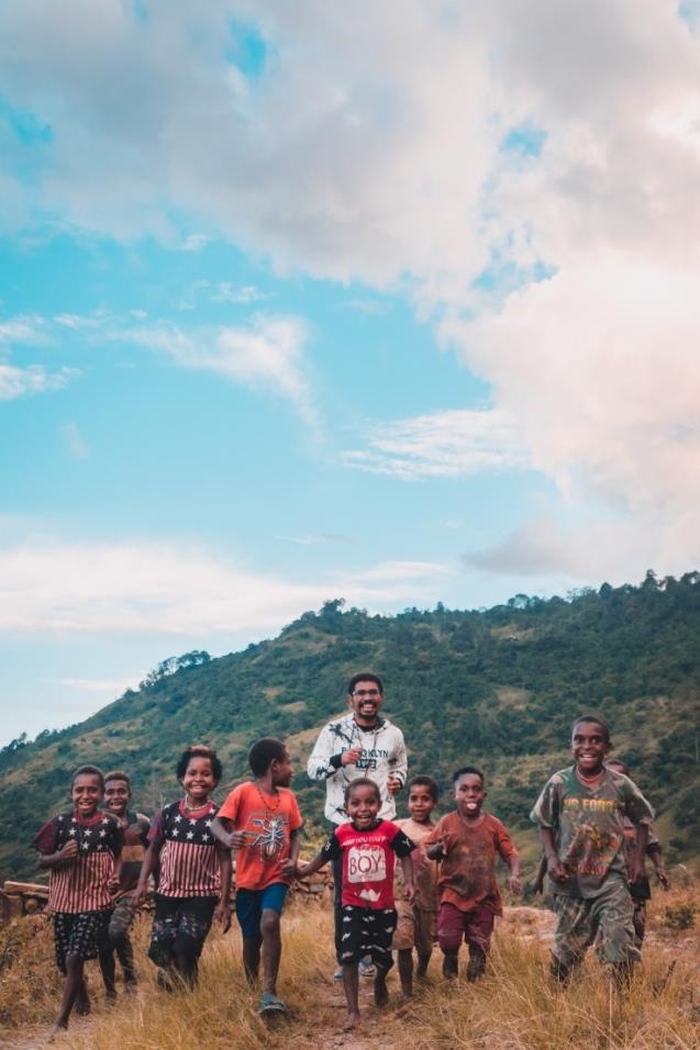 Children running in Nunggawi, Papua